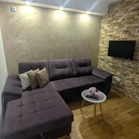 Kraguj 2 アパート