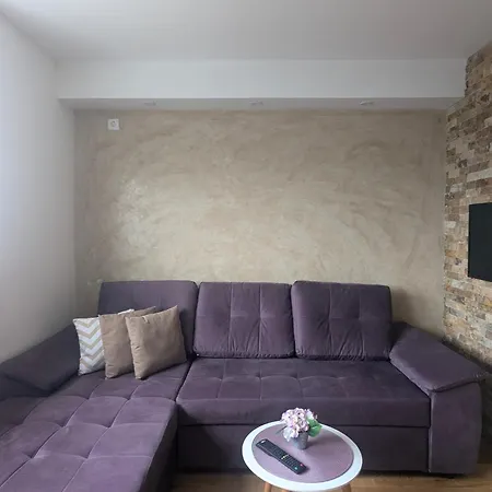 Apartment Kraguj 2 *